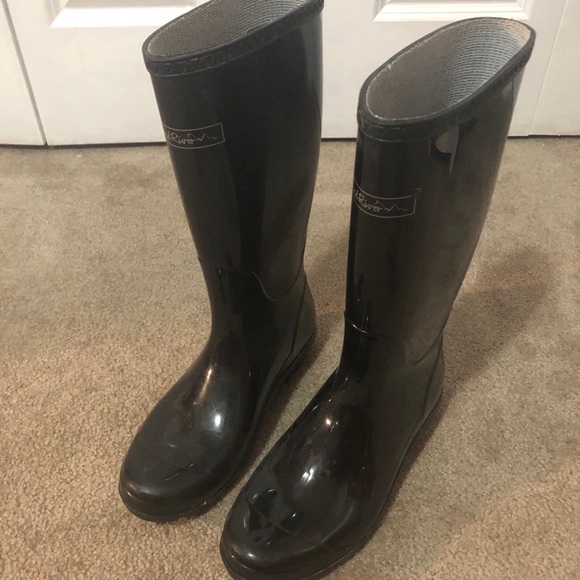 Brand New Rain Boots - Picture 1 of 4
